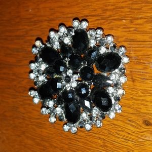 Vintage brooch - silvertone with black and crystals